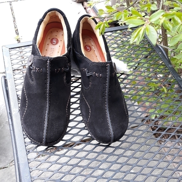 Clark's Structured Girls Shoes in Black Color Pull On Size 5M - Picture 1 of 5